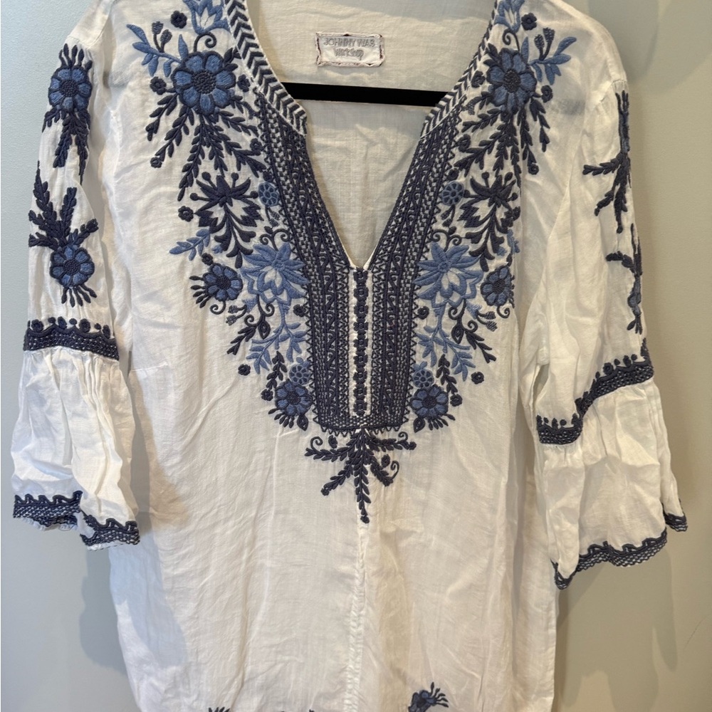Johnny Was White and Blue Embroidered Blouse with Relaxed Fit
